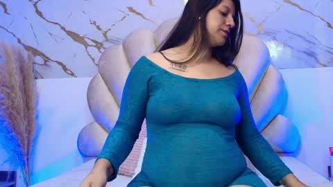 Snapshot of lunaa_rossee_ chatting on April 6, 12:17 pm Lunaa rossee online show from April 6, 12:17 pm