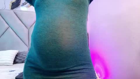 Snapshot of lunaa_rossee_ chatting on April 15, 7:32 pm Lunaa rossee online show from April 15, 7:32 pm
