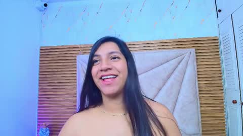 Snapshot of lunaa_rossee_ chatting on May 15, 7:54 pm Lunaa rossee online show from May 15, 7:54 pm