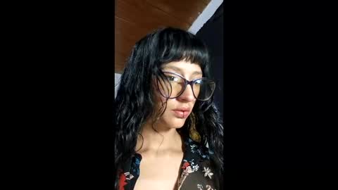 Snapshot of lunaaluneraa chatting on May 21, 1:56 am lunaaluneraa online show from May 21, 1:56 am
