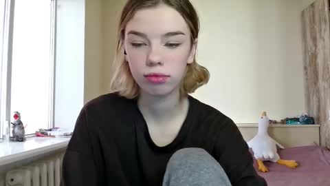Snapshot of lunaastar_ chatting on December 14, 9:29 am lunaastar_ online show from December 14, 9:29 am
