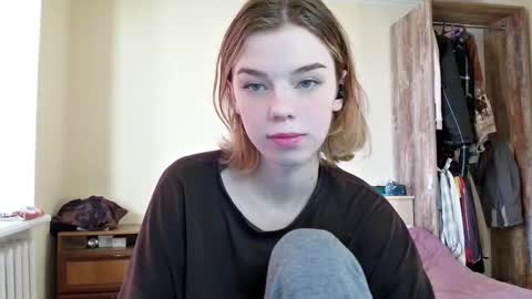 Snapshot of lunaastar_ chatting on December 14, 12:33 pm lunaastar_ online show from December 14, 12:33 pm
