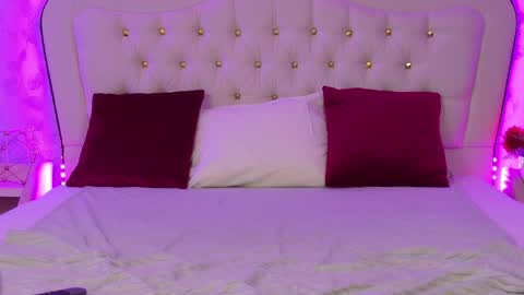 lunababe_ online show from March 31, 11:21 am