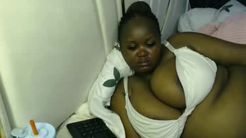 lunabloom01 online show from March 9, 10:47 pm