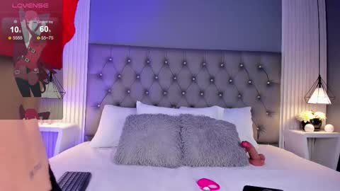 Luna  online show from November 26, 5:25 pm