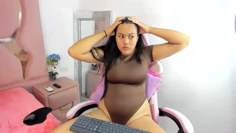 lunadreamsht online show from December 19, 12:45 pm