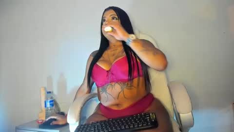 Snapshot of lunafever68 chatting on July 5, 2:40 am lunafever68 online show from July 5, 2:40 am