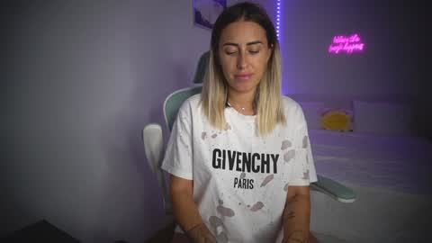 Laura online show from October 28, 3:14 pm