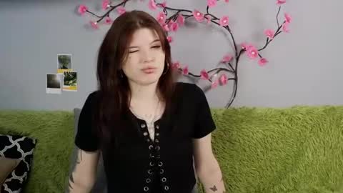 Snapshot of lunaire_cute chatting on July 28, 7:59 am lunaire_cute online show from July 28, 7:59 am