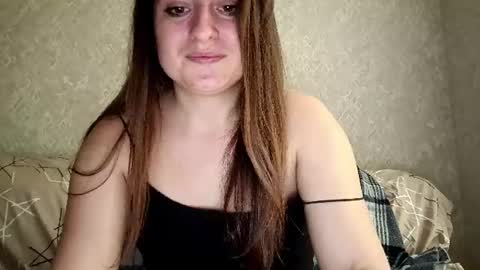 Snapshot of lunalili_1900 chatting on June 18, 9:14 am Layla online show from June 18, 9:14 am