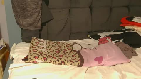 lunalove22_ online show from May 11, 2:45 pm
