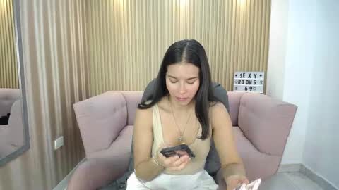 lunamillers_ online show from April 25, 3:53 am