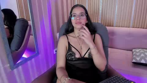 lunamillers_ online show from May 5, 12:24 pm