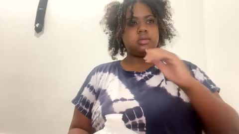 lunamoth00 online show from January 6, 1:15 pm