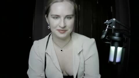 lunamystique_ online show from October 16, 8:21 pm