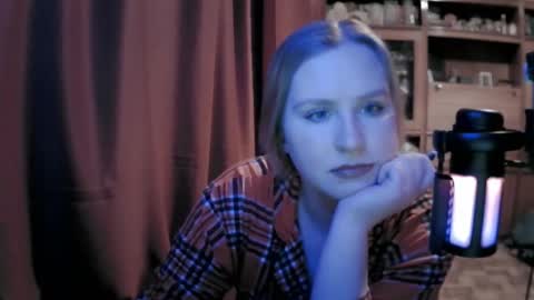 lunamystique_ online show from February 18, 2:07 am