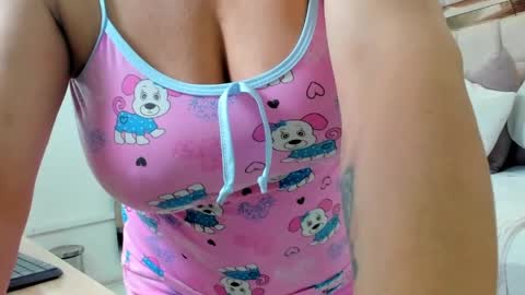 Snapshot of lunanievess chatting on April 11, 4:50 am Luna Nieves online show from April 11, 4:50 am