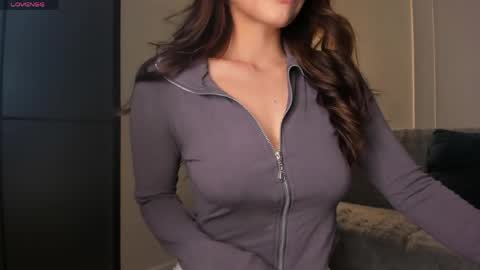 Aisha online show from April 2, 11:52 am