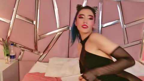 Luna Page online show from October 8, 8:39 pm