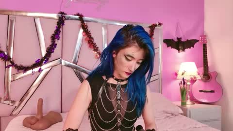 Luna Page online show from October 15, 8:31 pm