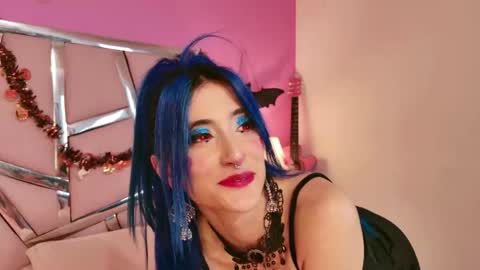 Luna Page online show from October 17, 9:17 pm