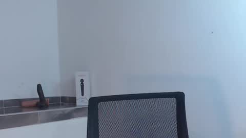 Snapshot of lunapalmer01 chatting on December 6, 2:57 am Julieth online show from December 6, 2:57 am