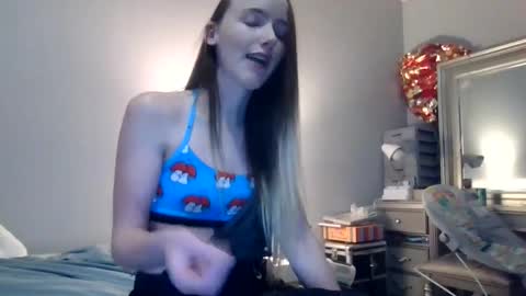 Snapshot of lunapixie2020 chatting on February 15, 9:15 pm lunapixie2020 online show from February 15, 9:15 pm