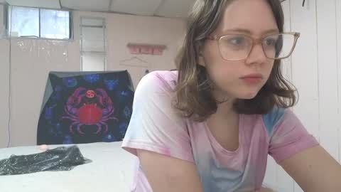 Snapshot of lunaquinn45 chatting on January 2, 4:24 pm lunaquinn45 online show from January 2, 4:24 pm