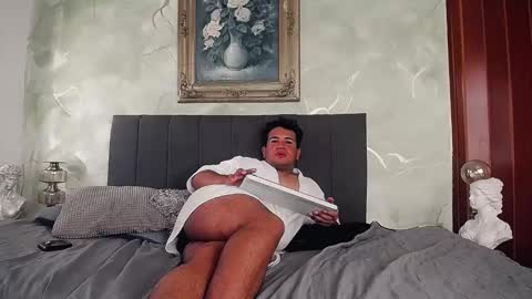 Snapshot of lunar_shade chatting on February 4, 9:53 pm jesus online show from February 4, 9:53 pm