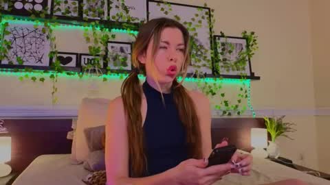 Luna Rishi online show from March 11, 6:19 pm