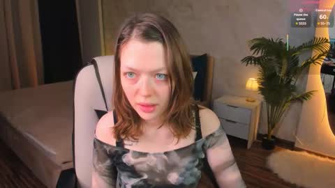 Snapshot of lunarlily7 chatting on September 22, 5:31 am Lily online show from September 22, 5:31 am