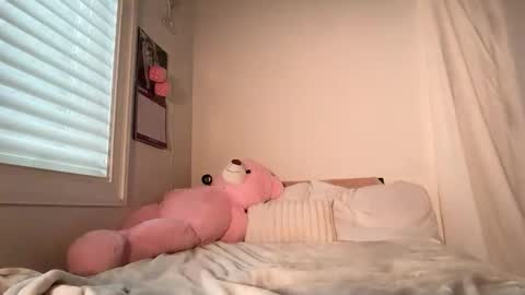 lunarose17 online show from March 3, 11:43 pm