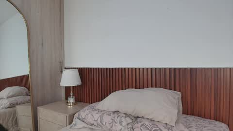 Luna Rousse online show from April 1, 2:45 am