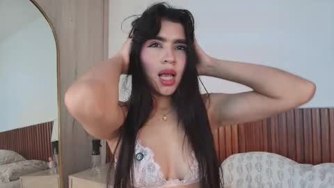 Snapshot of lunarousse_ chatting on May 20, 3:24 am Luna Rousse online show from May 20, 3:24 am