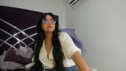 Snapshot of lunascarleht chatting on February 12, 1:28 pm lunascarleht online show from February 12, 1:28 pm