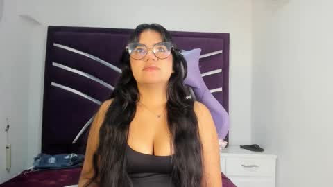 Snapshot of lunascarleht chatting on February 17, 1:51 pm lunascarleht online show from February 17, 1:51 pm