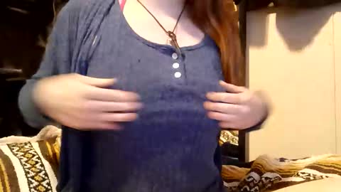 Snapshot of lunathepoet chatting on May 22, 1:57 am lunathepoet online show from May 22, 1:57 am