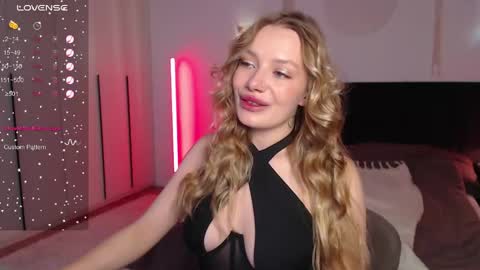 LunaticaBae online show from March 4, 12:50 am