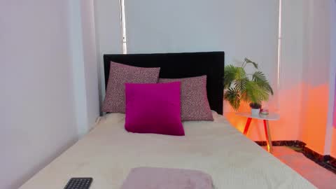 lunavelvet7 online show from November 21, 3:00 pm