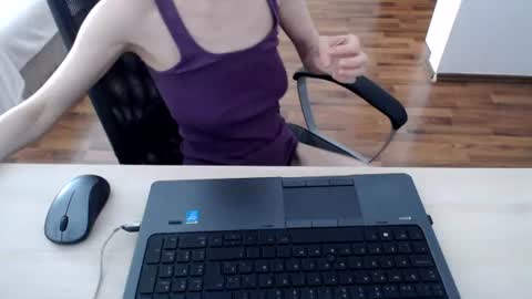 Snapshot of lunavibe_ chatting on July 1, 11:34 am lunavibe_ online show from July 1, 11:34 am
