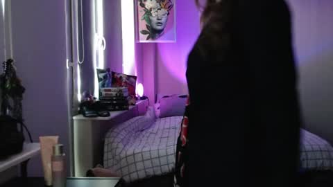 Snapshot of lunaxcherry chatting on April 22, 4:41 pm LunaXcherry online show from April 22, 4:41 pm