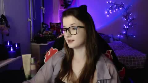 Snapshot of lunaxcherry chatting on April 30, 8:57 pm LunaXcherry online show from April 30, 8:57 pm