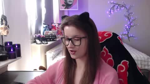 Snapshot of lunaxcherry chatting on May 1, 9:03 am LunaXcherry online show from May 1, 9:03 am