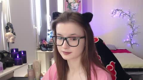 Snapshot of lunaxcherry chatting on May 2, 11:37 am LunaXcherry online show from May 2, 11:37 am