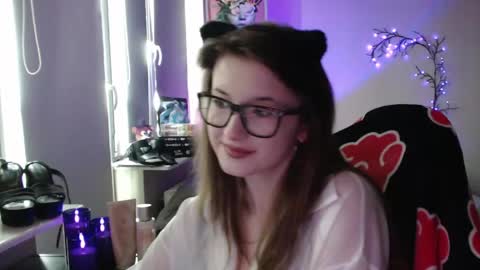 Snapshot of lunaxcherry chatting on May 17, 11:06 am LunaXcherry online show from May 17, 11:06 am