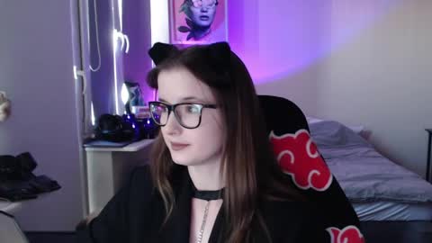 Snapshot of lunaxcherry chatting on May 27, 5:43 pm LunaXcherry online show from May 27, 5:43 pm