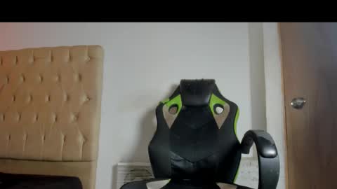 lunay_bigcock420 online show from February 14, 11:01 pm