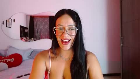 lunayois02 online show from April 8, 12:21 am