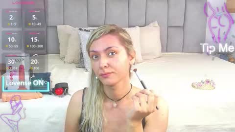 Snapshot of lunitadiva chatting on October 28, 2:09 pm lunitadiva online show from October 28, 2:09 pm