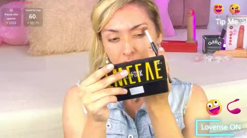 Snapshot of lunitadiva chatting on November 17, 12:55 pm lunitadiva online show from November 17, 12:55 pm